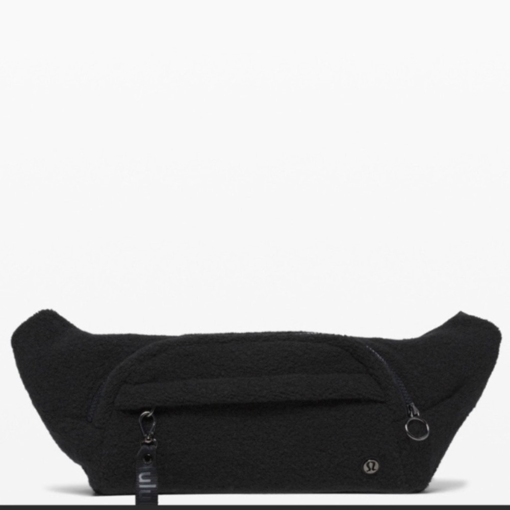 NWT Authentic Lululemon black Sherpa On the Beat Belt Bag